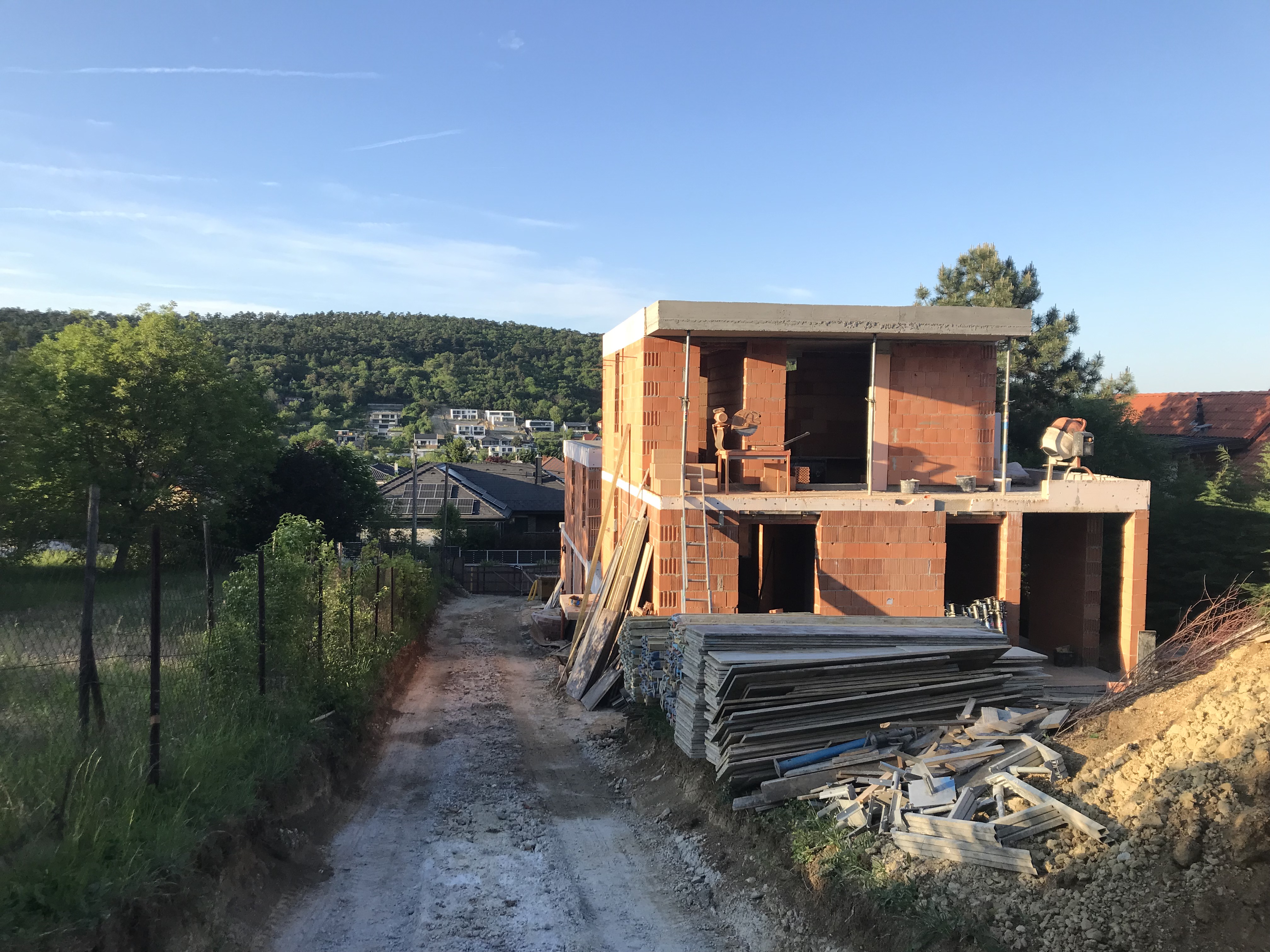 Előtte